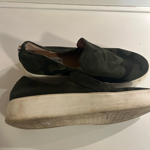 Steve Madden Women’s 10 Zayna Green Camouflage Canvas Slip-On Sneakers Shoes - Picture 3 of 7